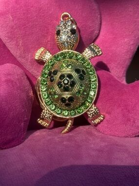 NWT Gold-Tone Turtle Pendant Necklace with Green Crystals Keychain